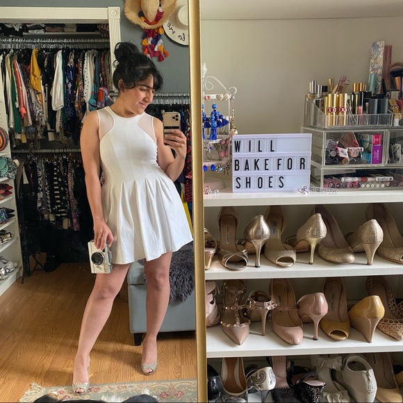 Banana Republic Dresses & Skirts - Banana Republic White Sleeveless Bubble Dress